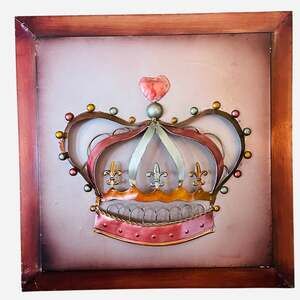 Metal Crown Wall Art Decor with Fleur-de-Lis and Heart Accent
